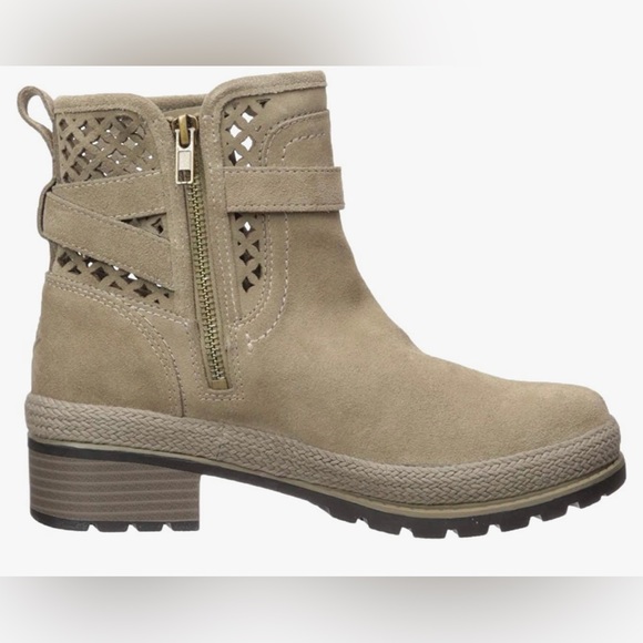 Muck Boot Women's Liberty Ankle Leather Perf Boot - Picture 3 of 3